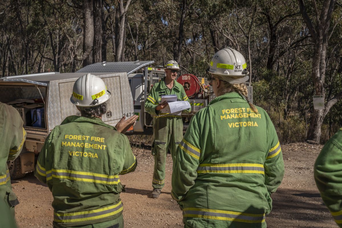 Mitch briefing his team in a planned burn